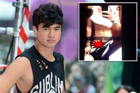 calum hood penis|5SOS’s Calum Hood sends nude Snapchat to fan who shares Vine